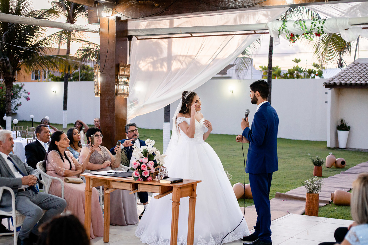 noiva emocionada no casamento em salvador