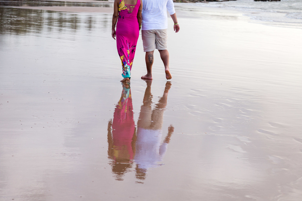 fotografia de reflexo do casal na praia do resort costa do sauipe