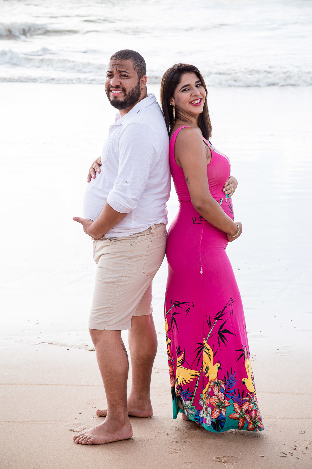 fotografia engraçada de gestante na praia do resort costa do sauipe