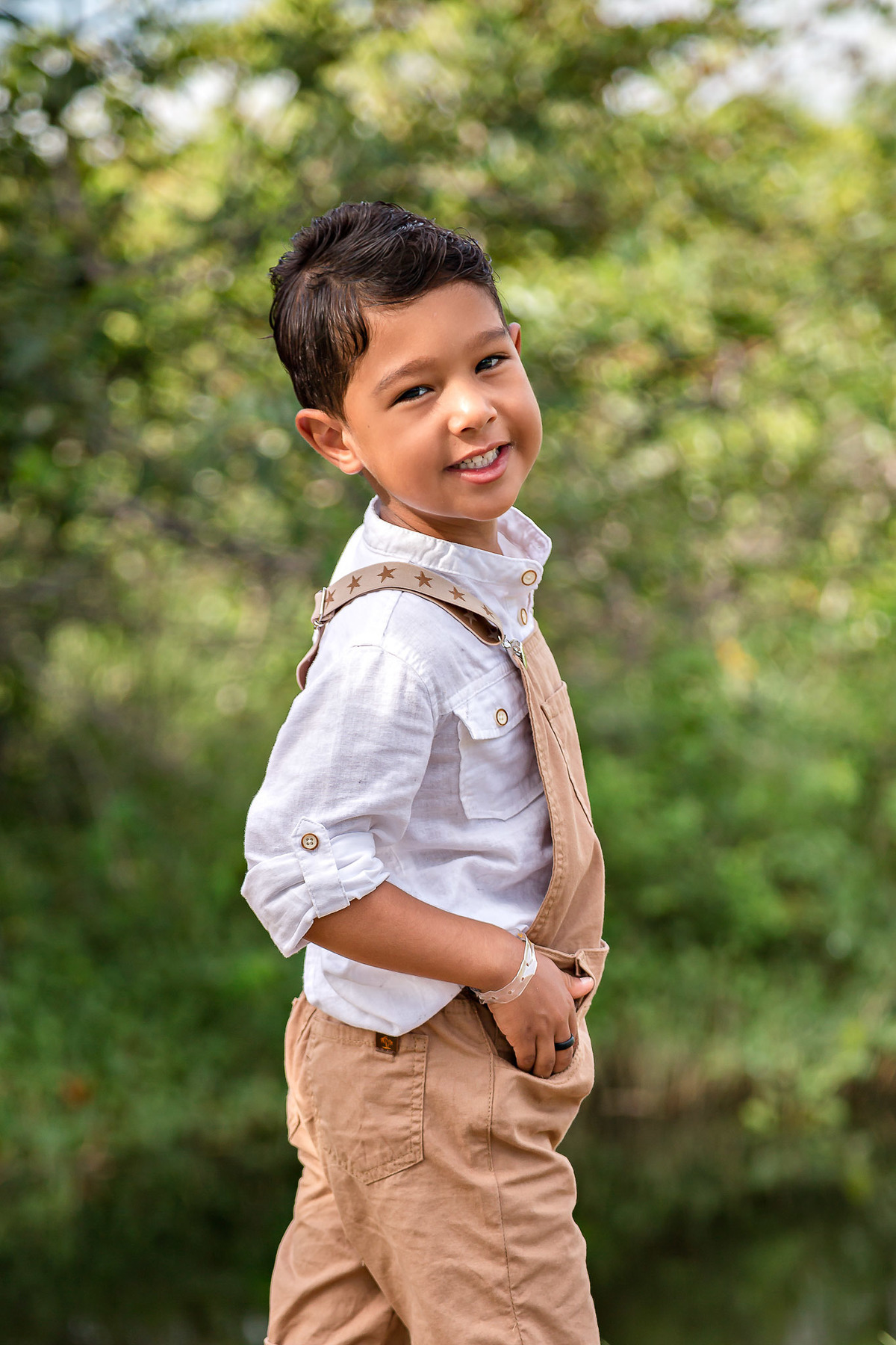 Retrato de menino em ensaio fotográfico no resort costa do sauipe