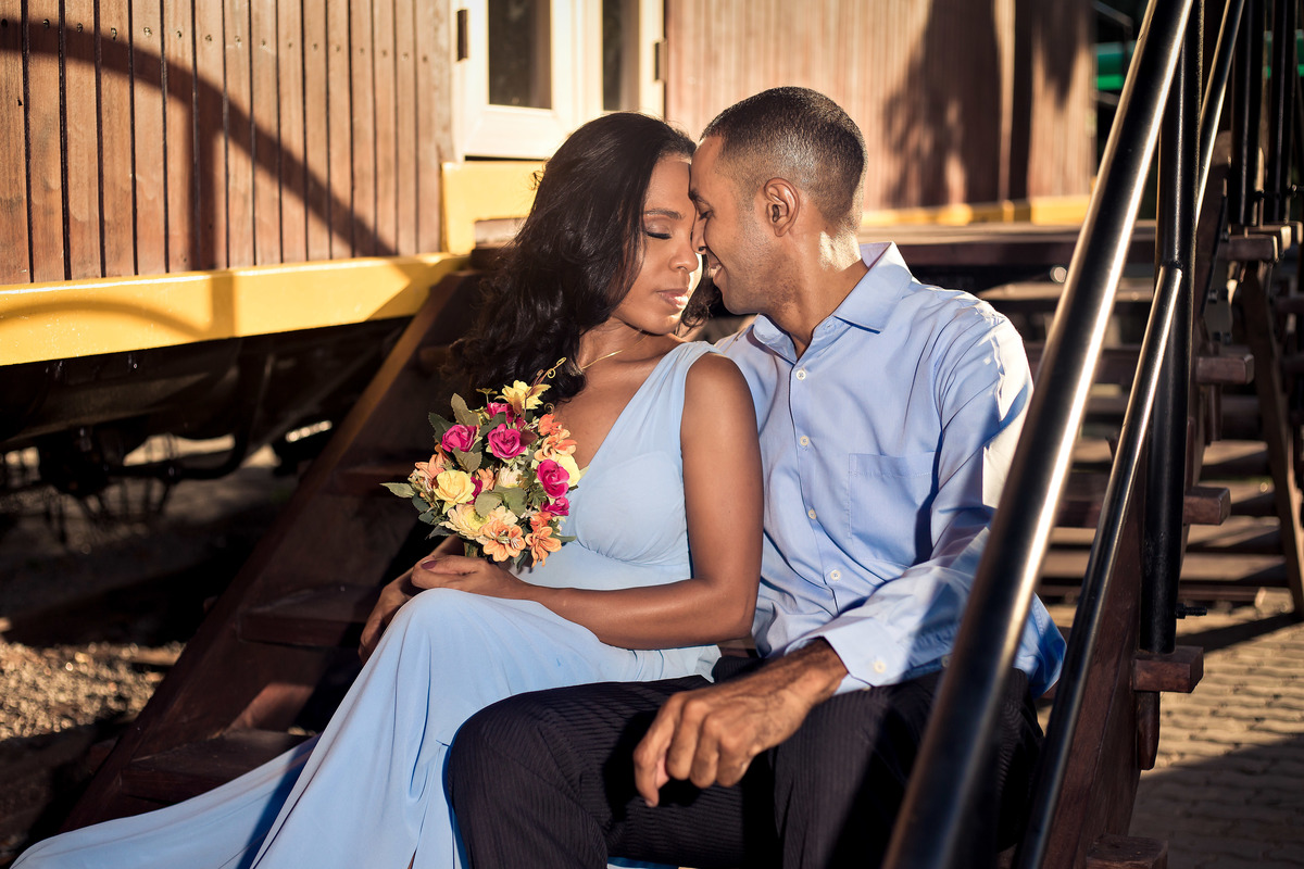 ensaio pré wedding no trenzinho da praia de guarajuba bahia