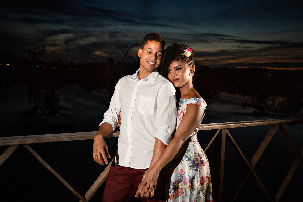 Ensaio Pré wedding na ponte da Praia do Forte, Bahia.