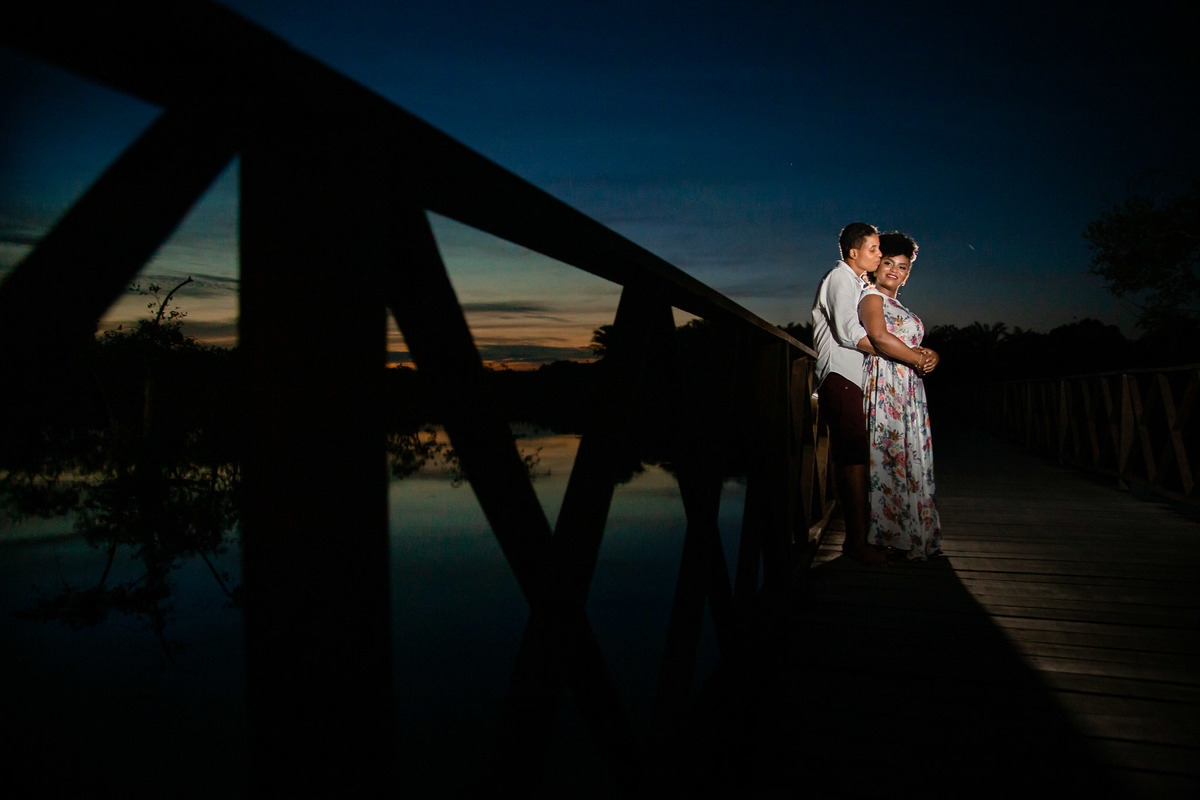 Ensaio Pré Casamento na ponte da Praia do Forte, Bahia.
