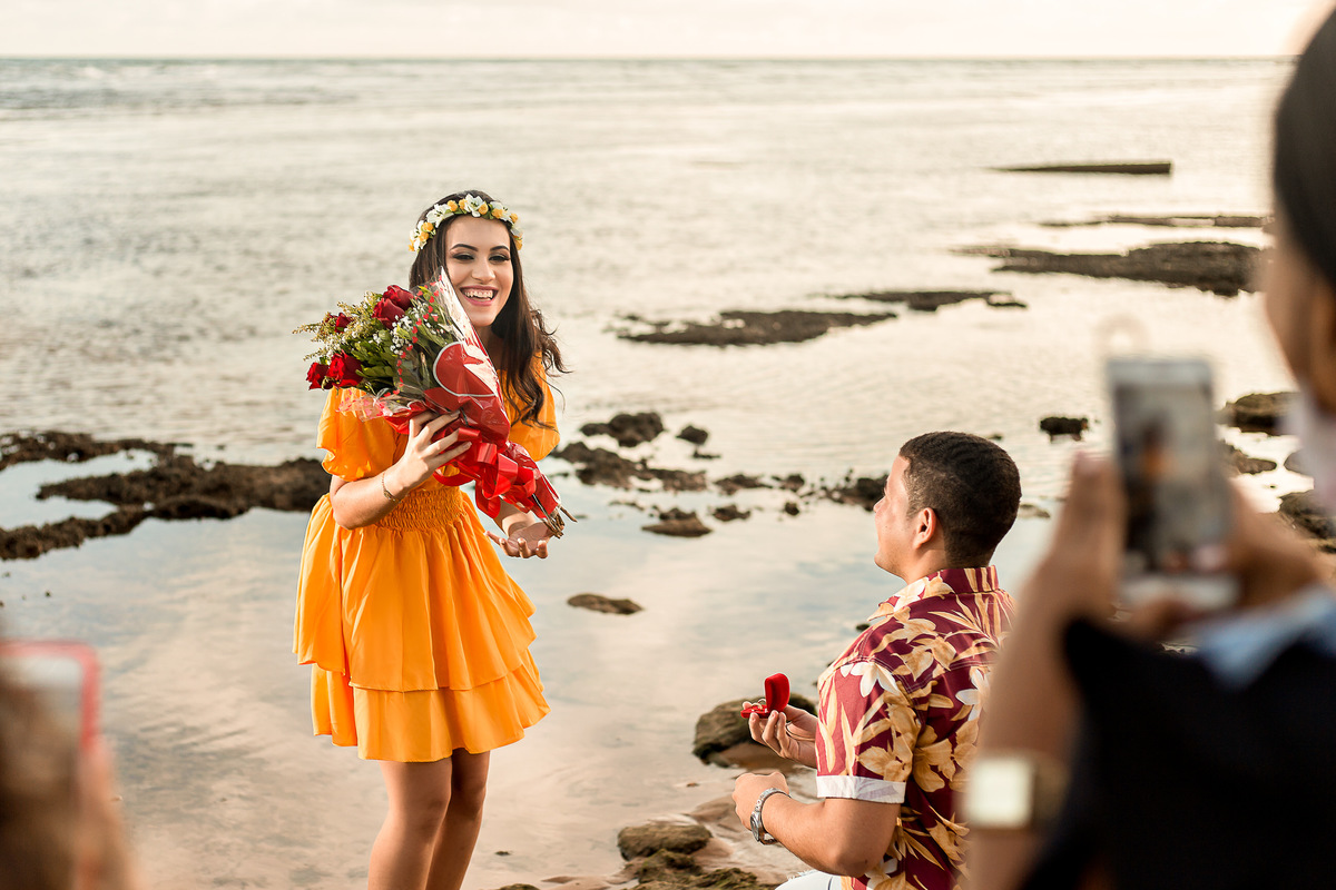 pedido surpresa de noivado na Praia do Forte Bahia