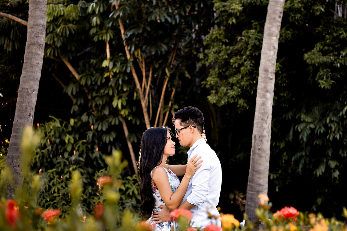ensaio fotografico no verde na praia do forte Bahia