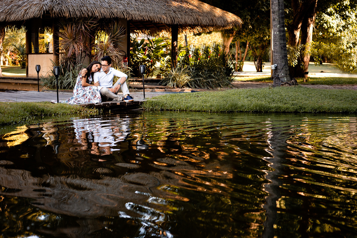ensaio de noivos romantico na praia do forte bahia