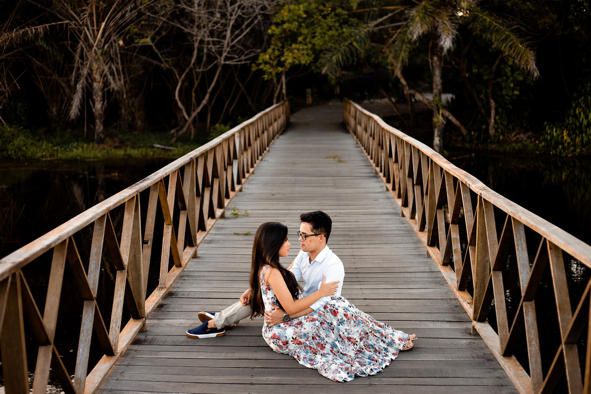 foto de noivos na ponte da praia do forte