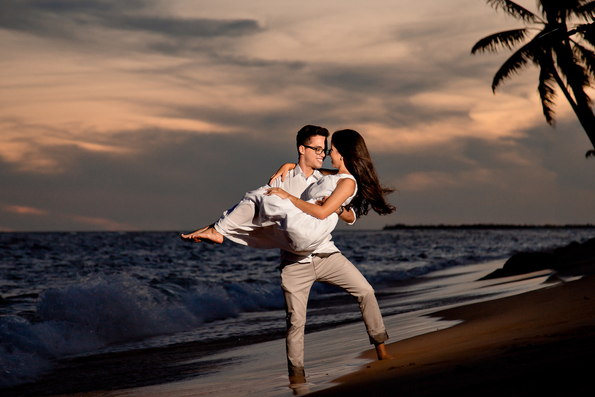ensaio pré casamento lindo na praia do forte bahia