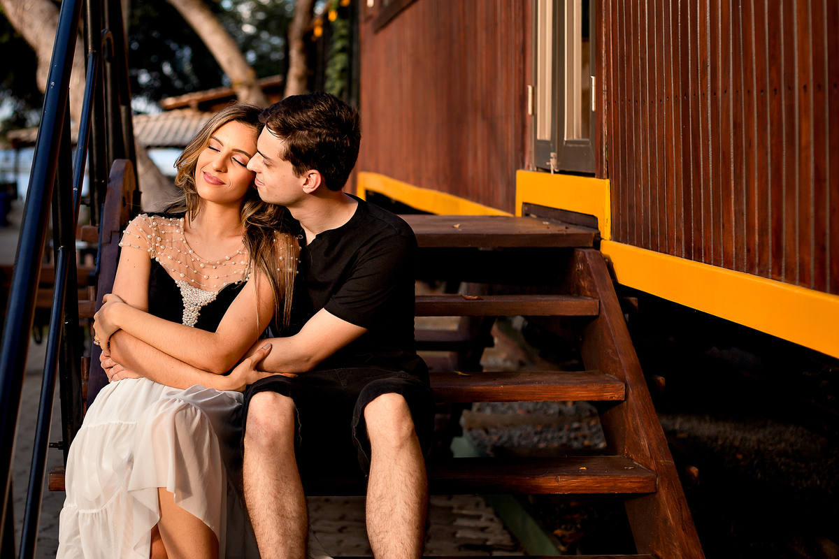 ensaio pré casamento no trenzinho praia de Guarajuba Bahia
