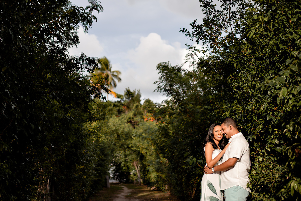 Foto de casal romantico na Vila Militar em Salvador - Inema