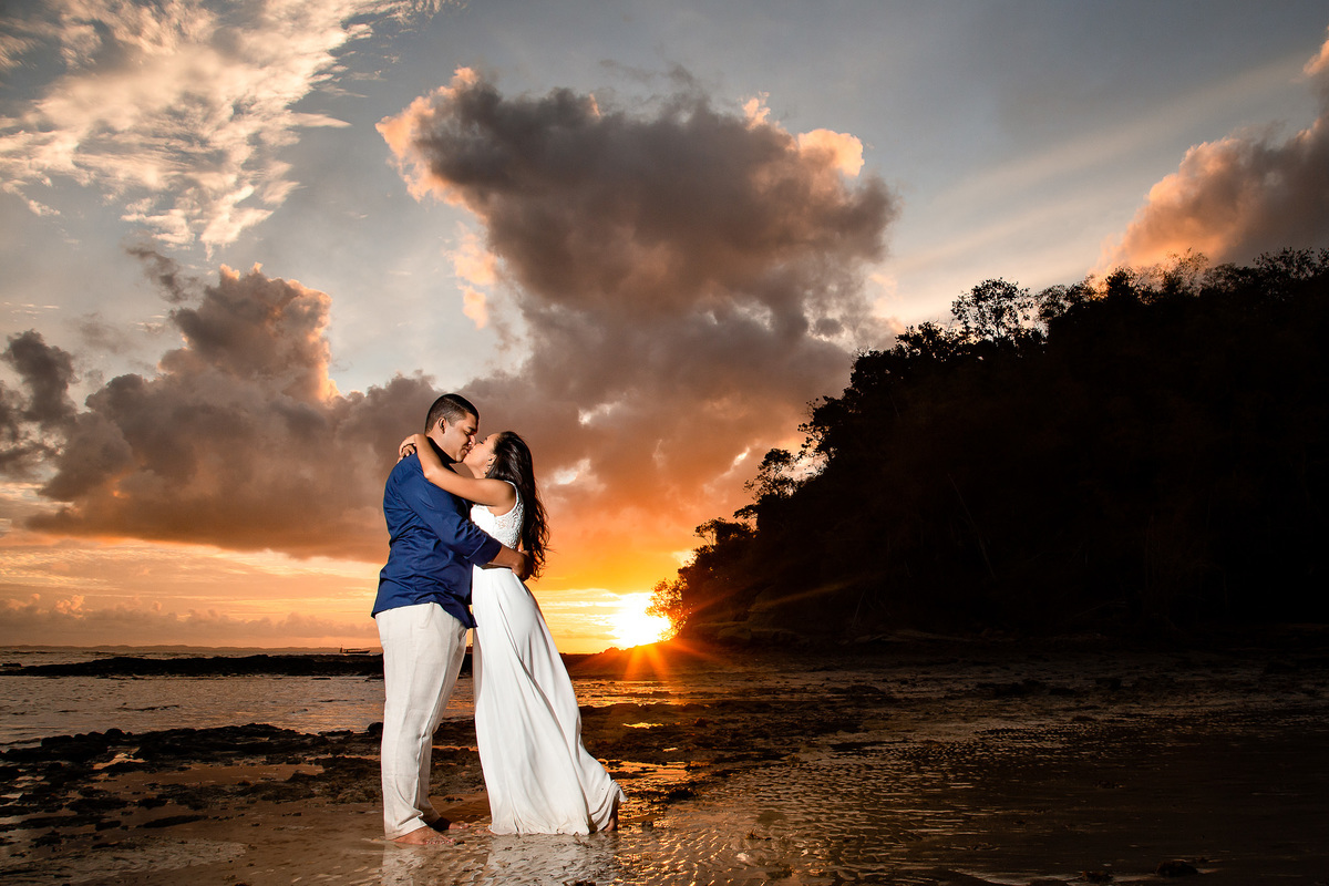 Ensaio de casal ao por do sol, romantico em Salvador