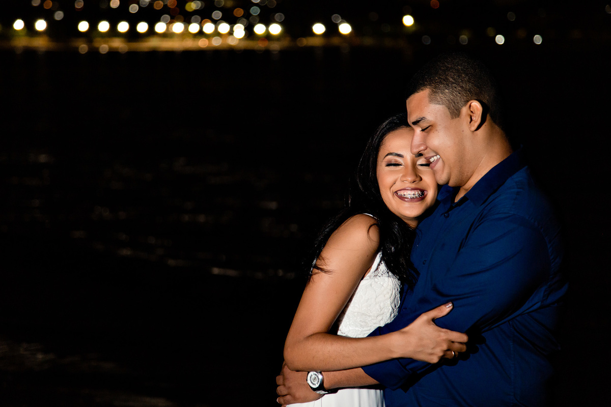 fotografia noturna com as luzes de salvador ao fundo