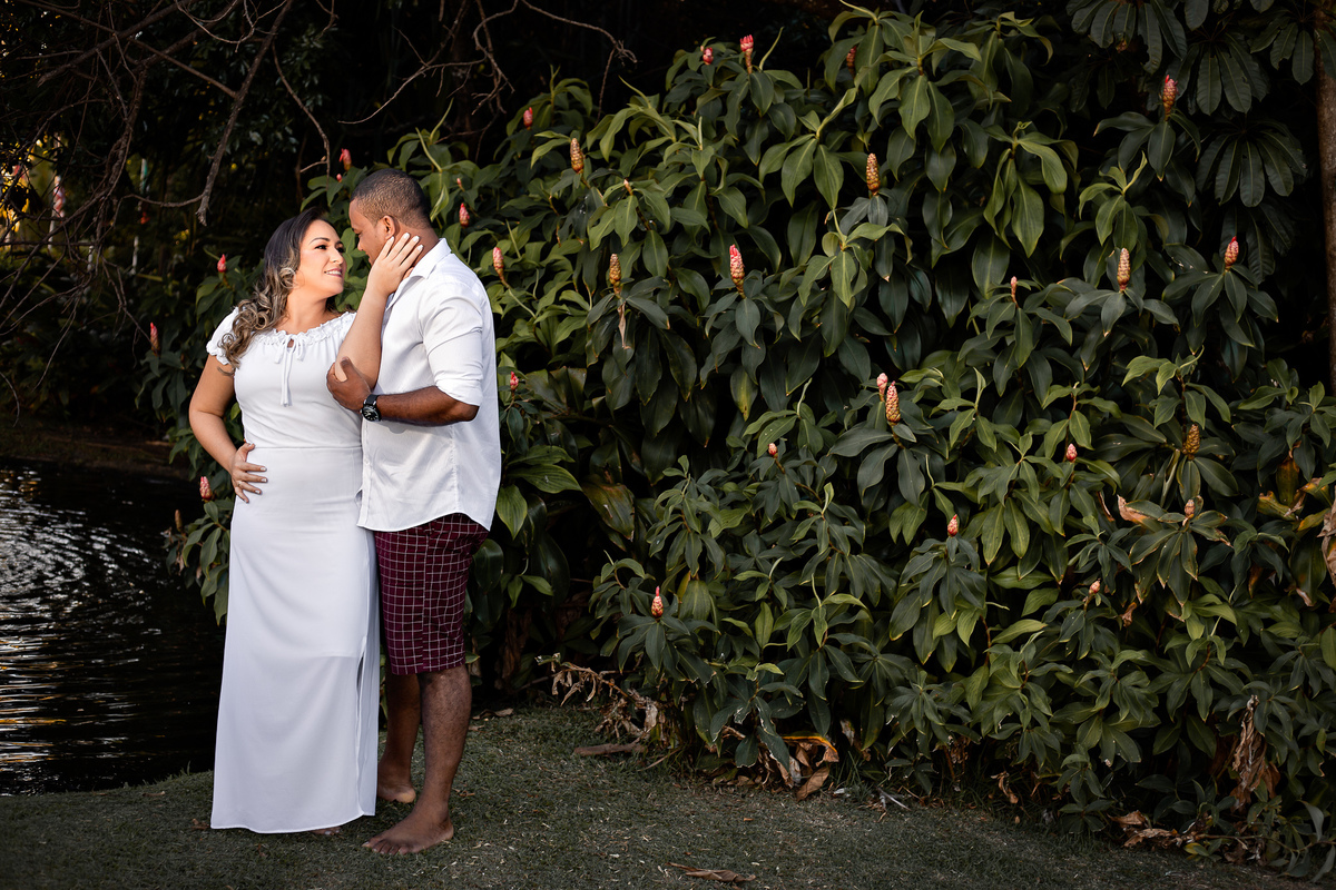 ensaio pré casamento em área verde na praia do forte bahia
