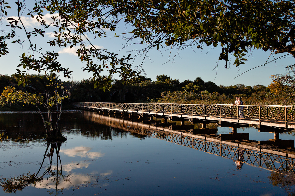 ensaio pré weddingna ponte da praia do forte bahia
