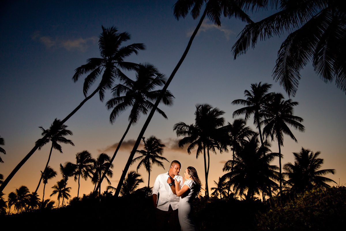 ensaio pré casamento com por do sol na praia do forte bahia