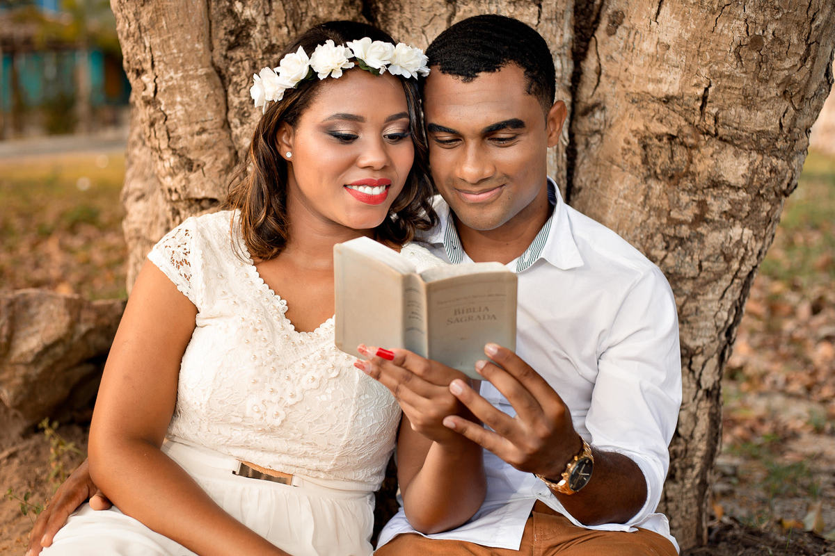 Ensaio pré casamento com a biblia em Madre de Deus Bahia