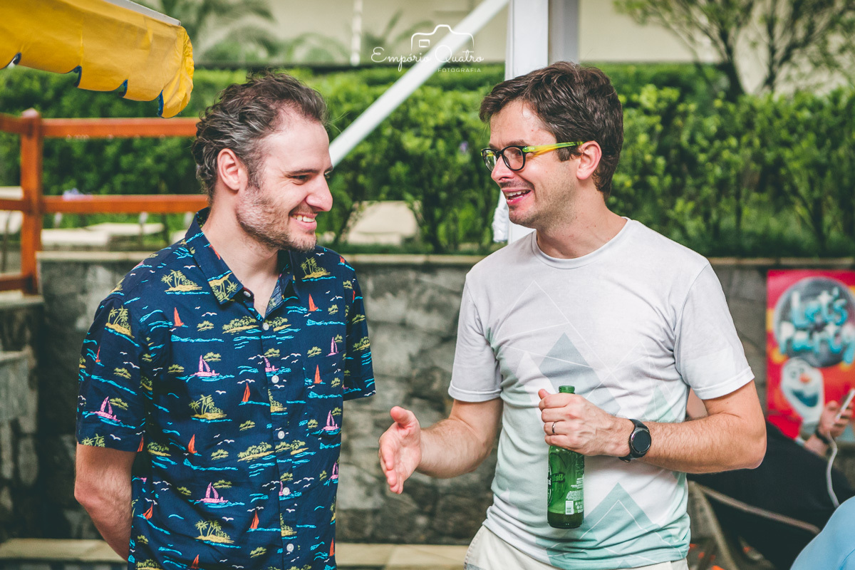 fotografia aniversário convidados conversando