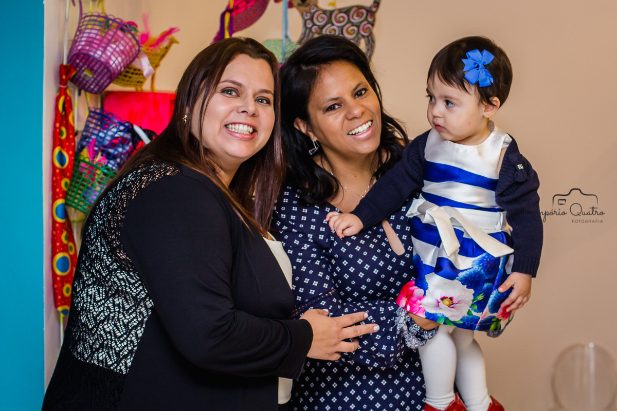 fotografia aniversário aniversariante posando com os convidados 