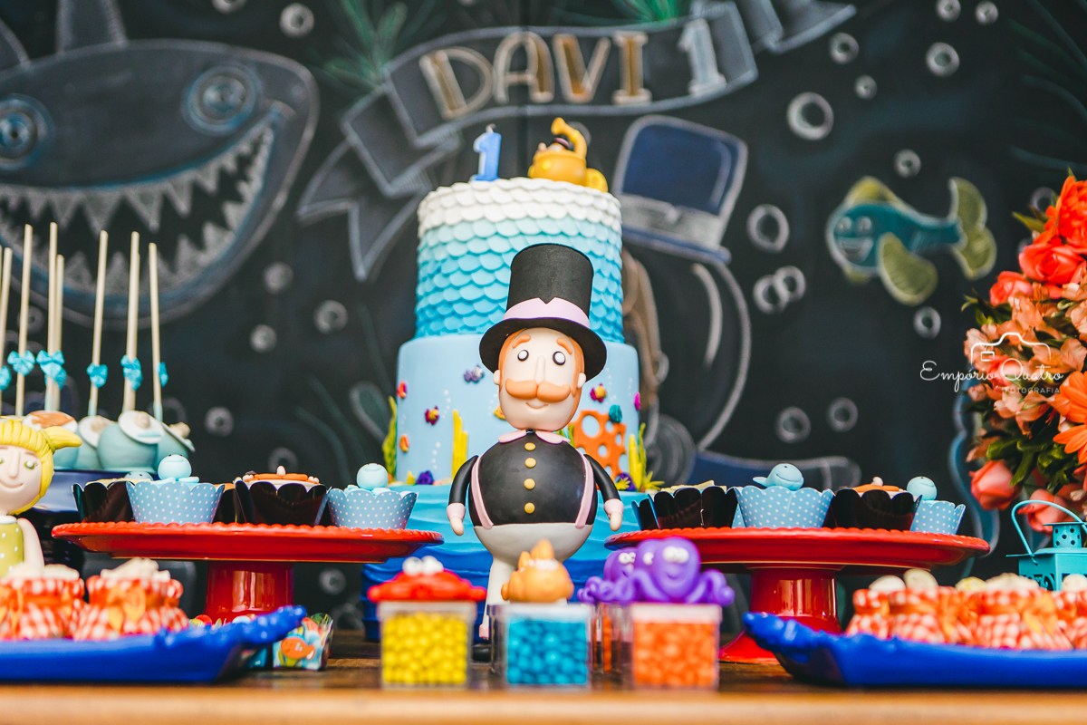 Bolo, doces e decorações do Mundo Bita