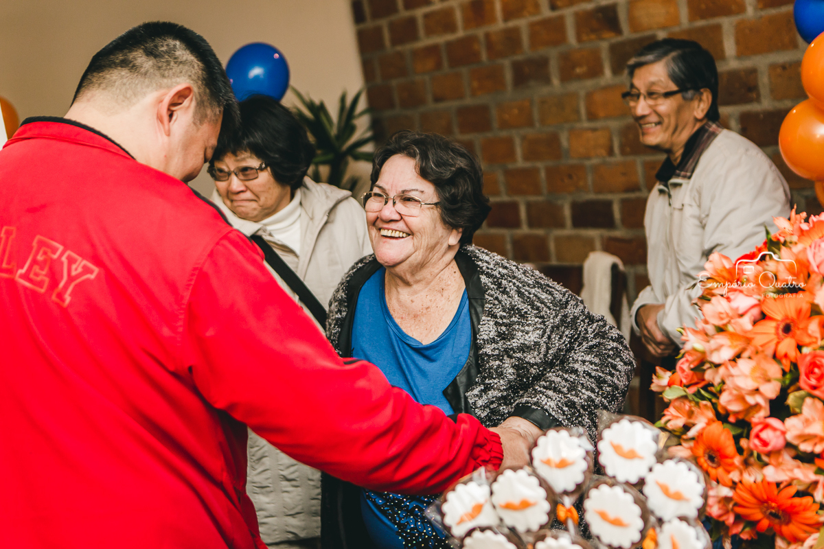 Convidados se divertindo