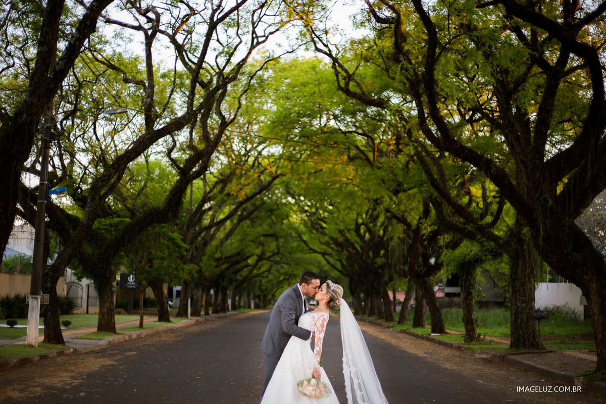 Ensaio dos noivos em uma linda rua de Foz do iguaçu, imageluz fotografias