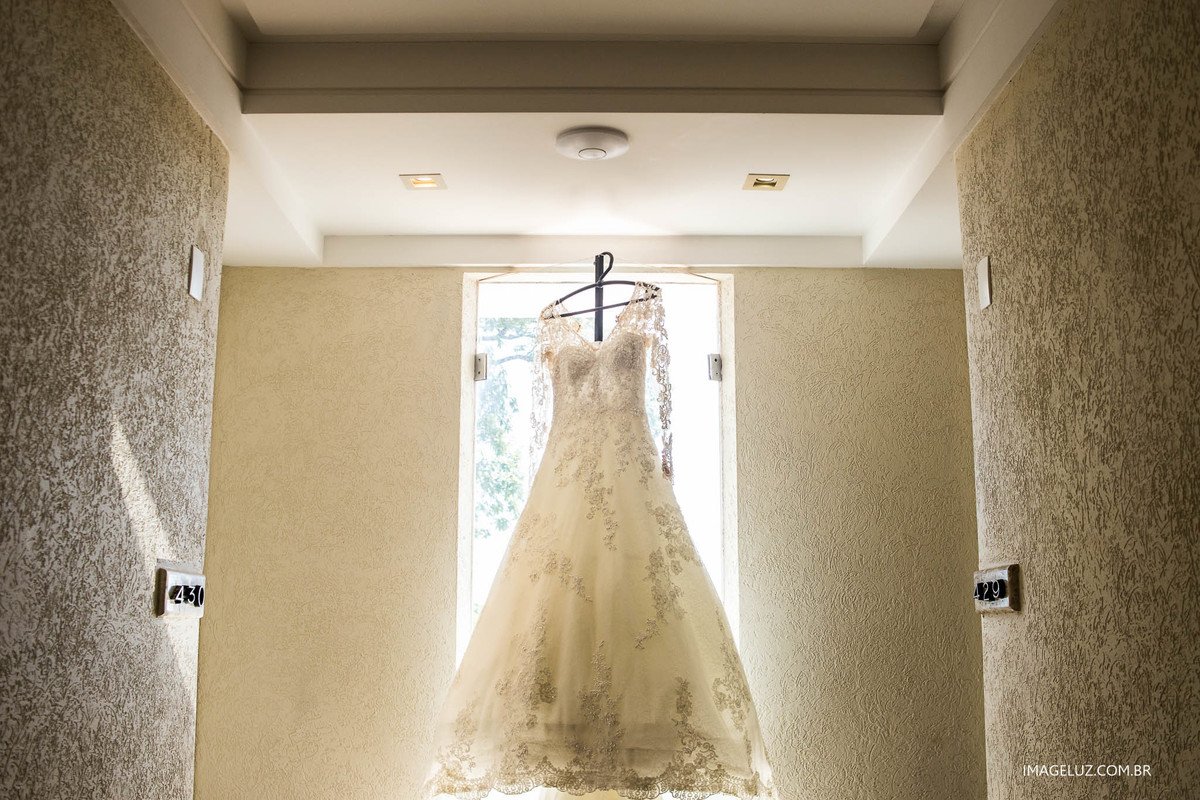 Vestido lindo da Maison Sposare para nossa linda noiva Fernanda. #fotografiaemcuiaba