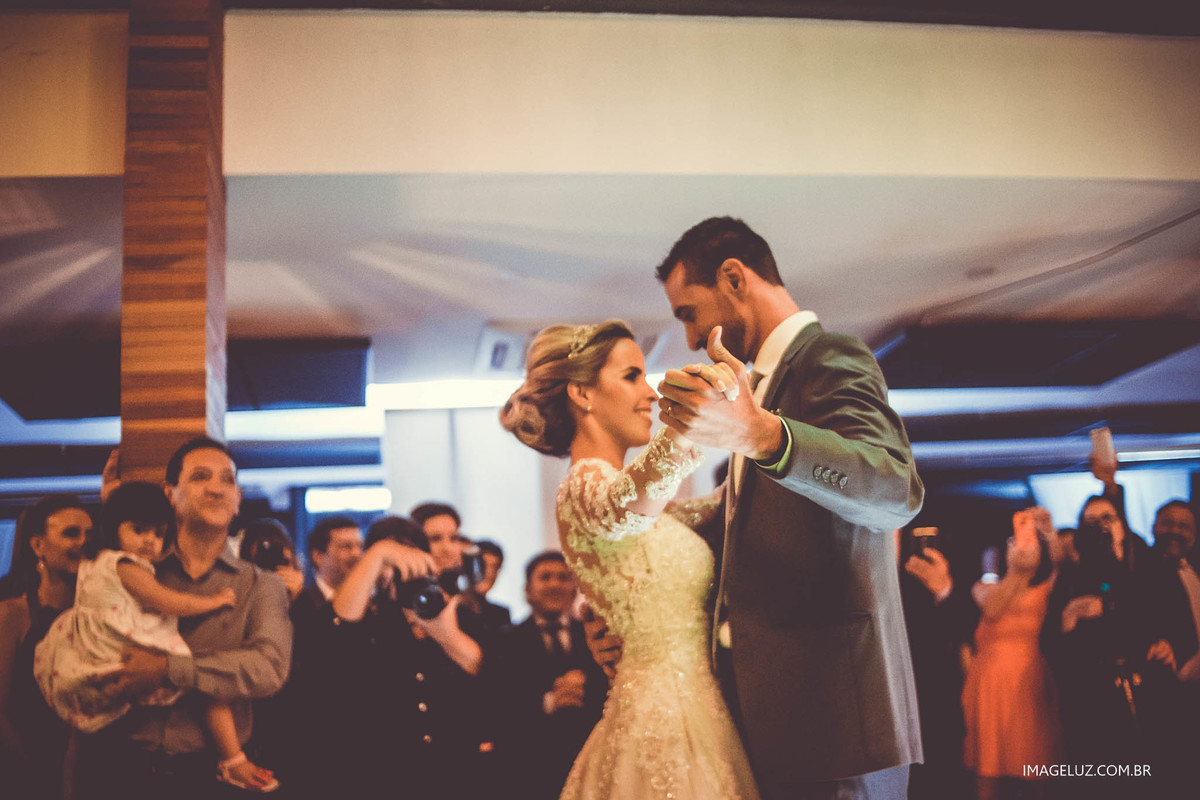 Foto vintage da dança dos noivos