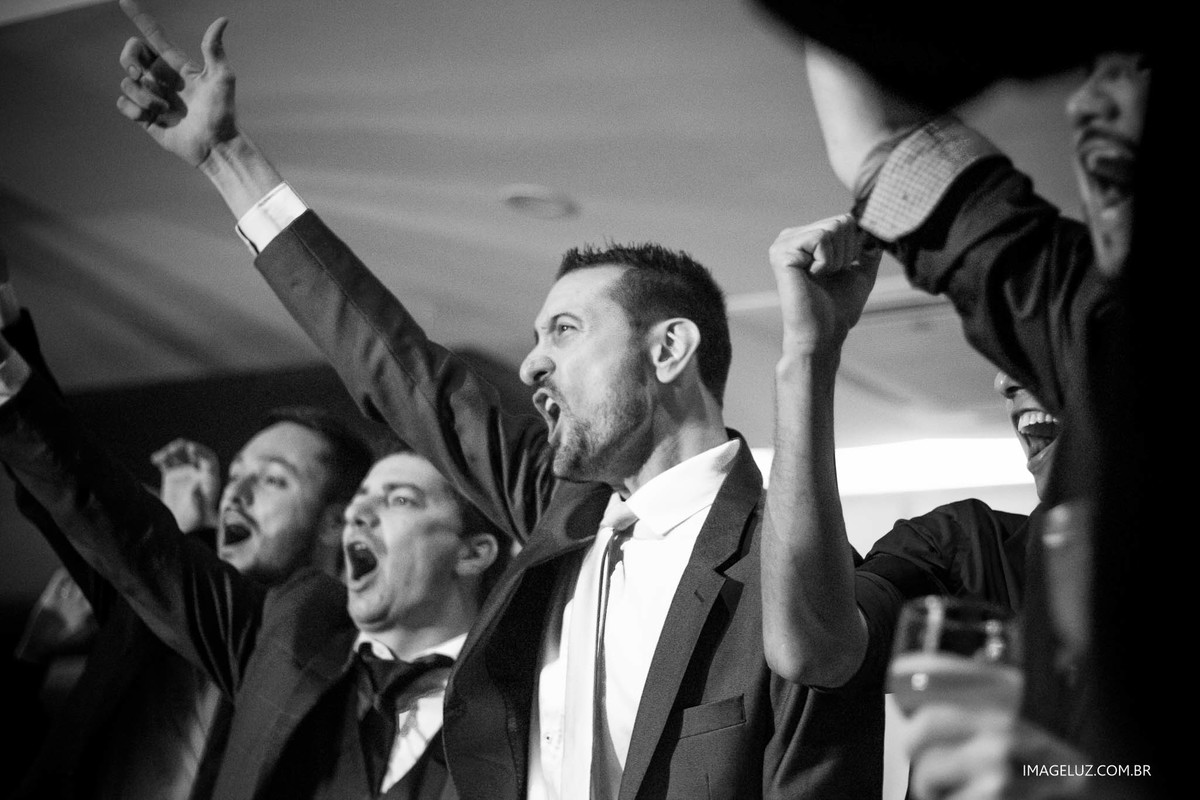 Grito dos homens no casamento