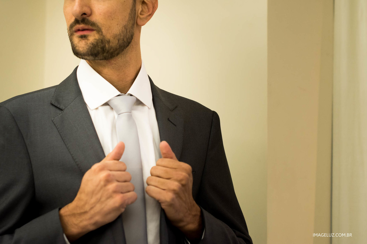 O noivo pronto para casar.