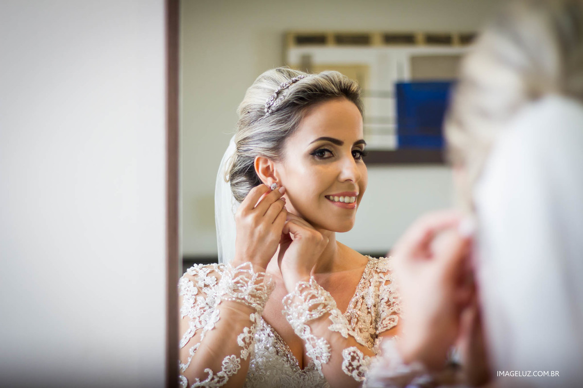 O brinco da noiva é um detalhe lindo para se registrar.