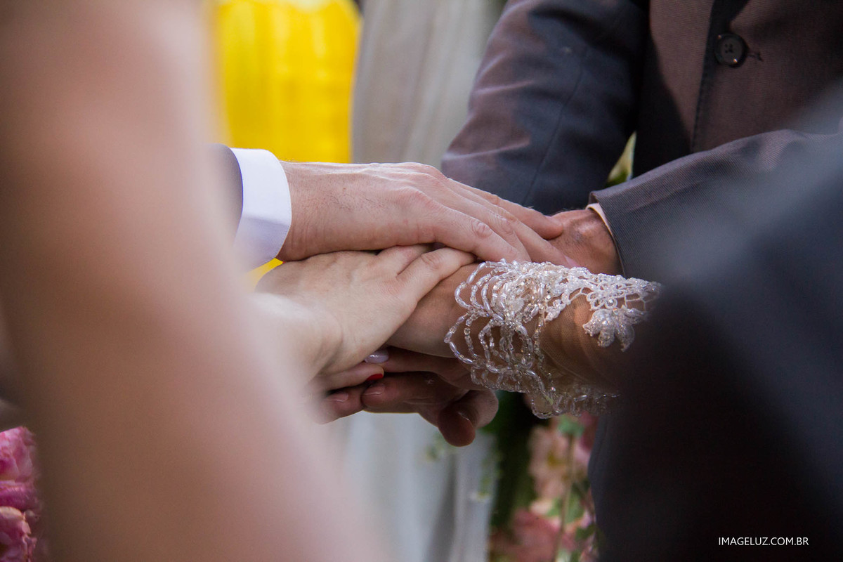 detalhe para as mãos 