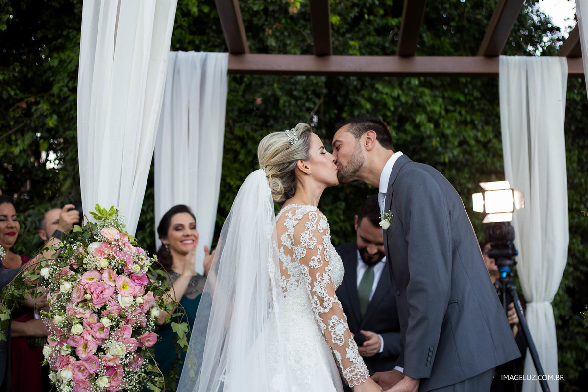 O beijo dos noivos. Fotógrafo em Cuiabá