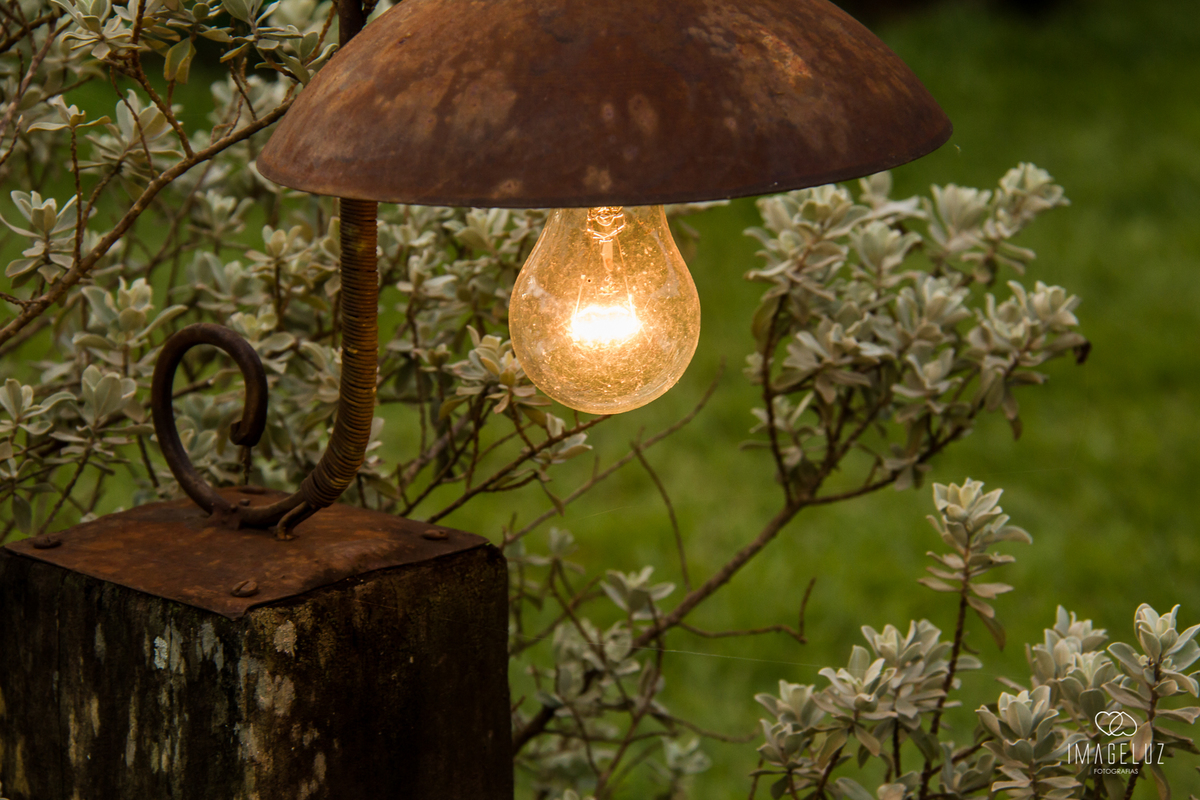 luminária rustica na decoração do casamento