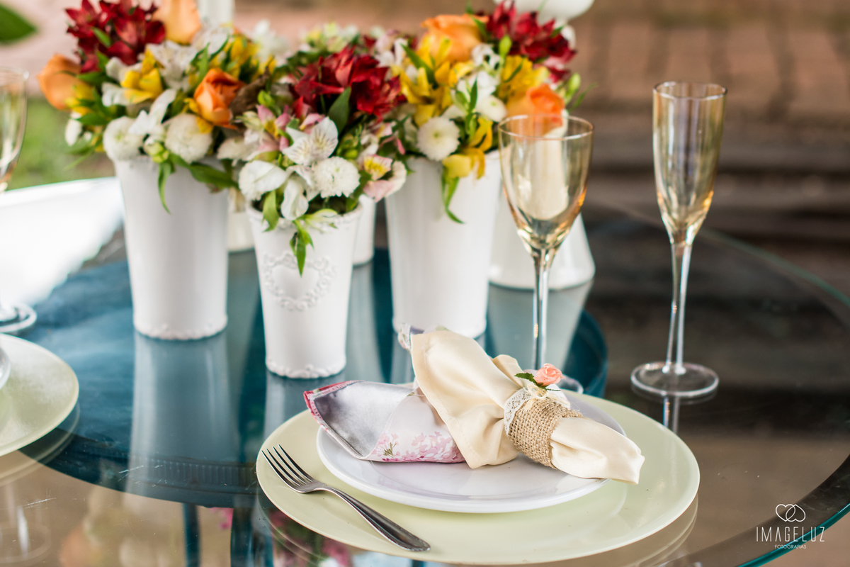 arranjos de mesa dos noivos, decoração rustica