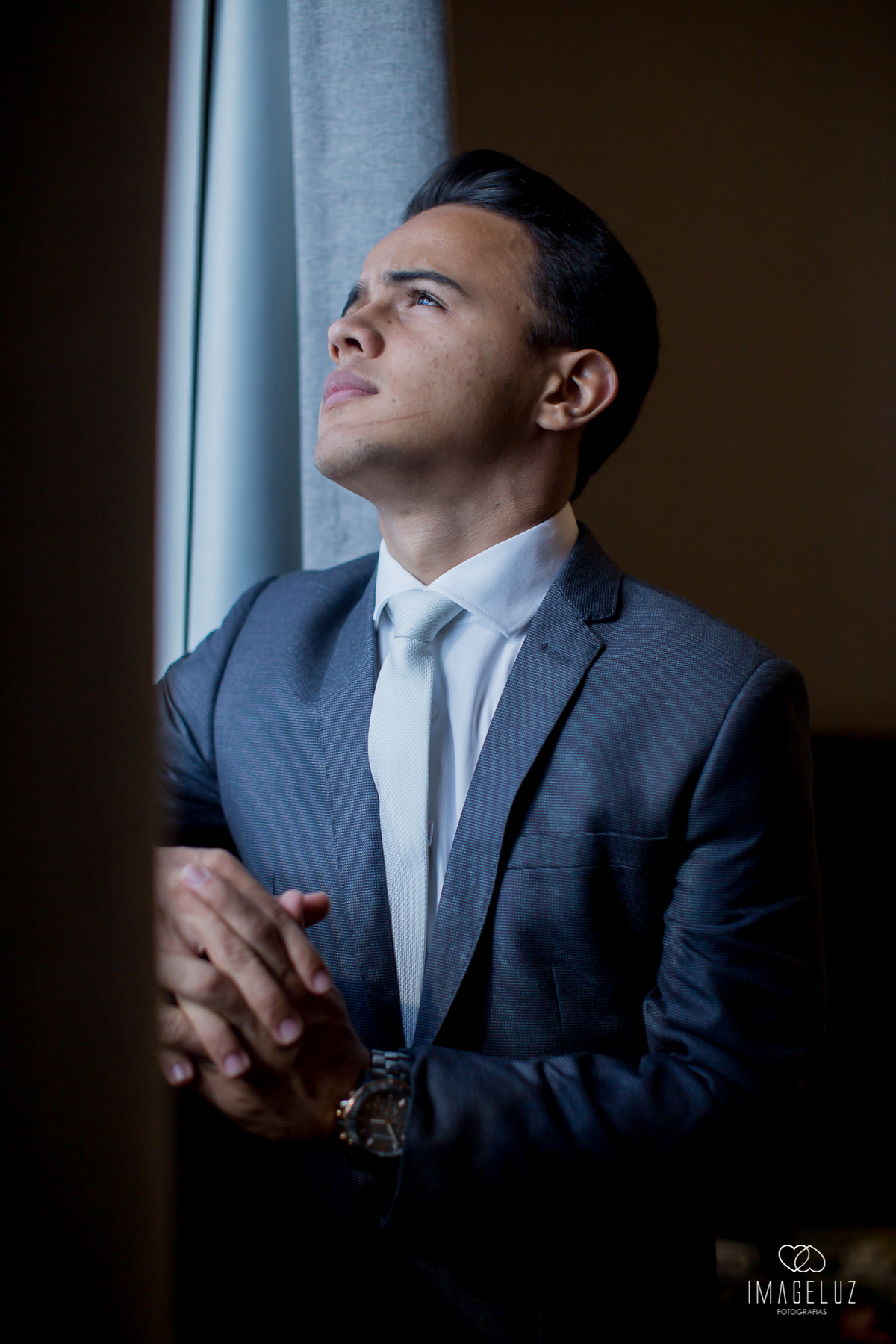 Noivo pronto para se casar. Making of do noivo. Fotografia em Cuiabá, Fotógrafo de casamento.