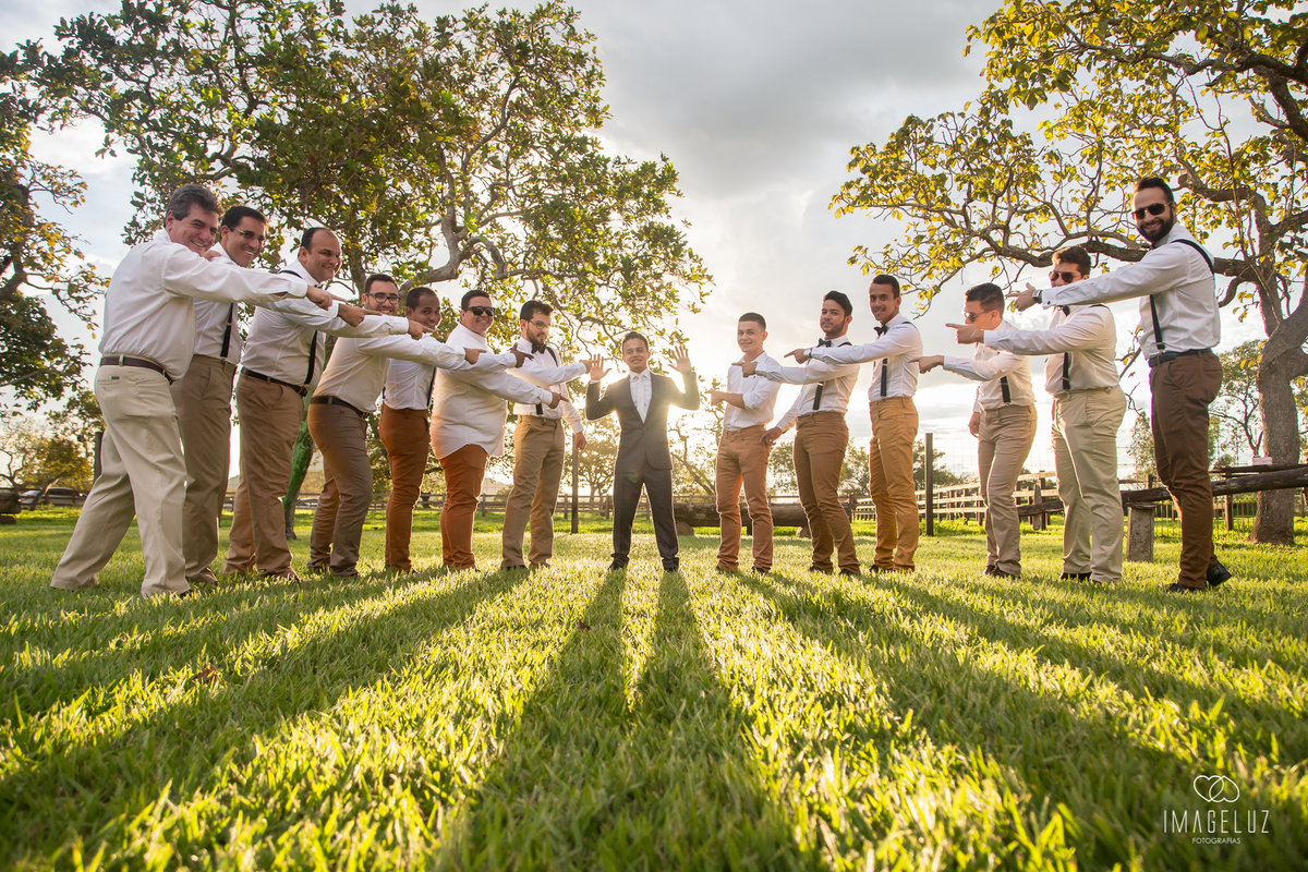 foto com os padrinhos ao por do sol
