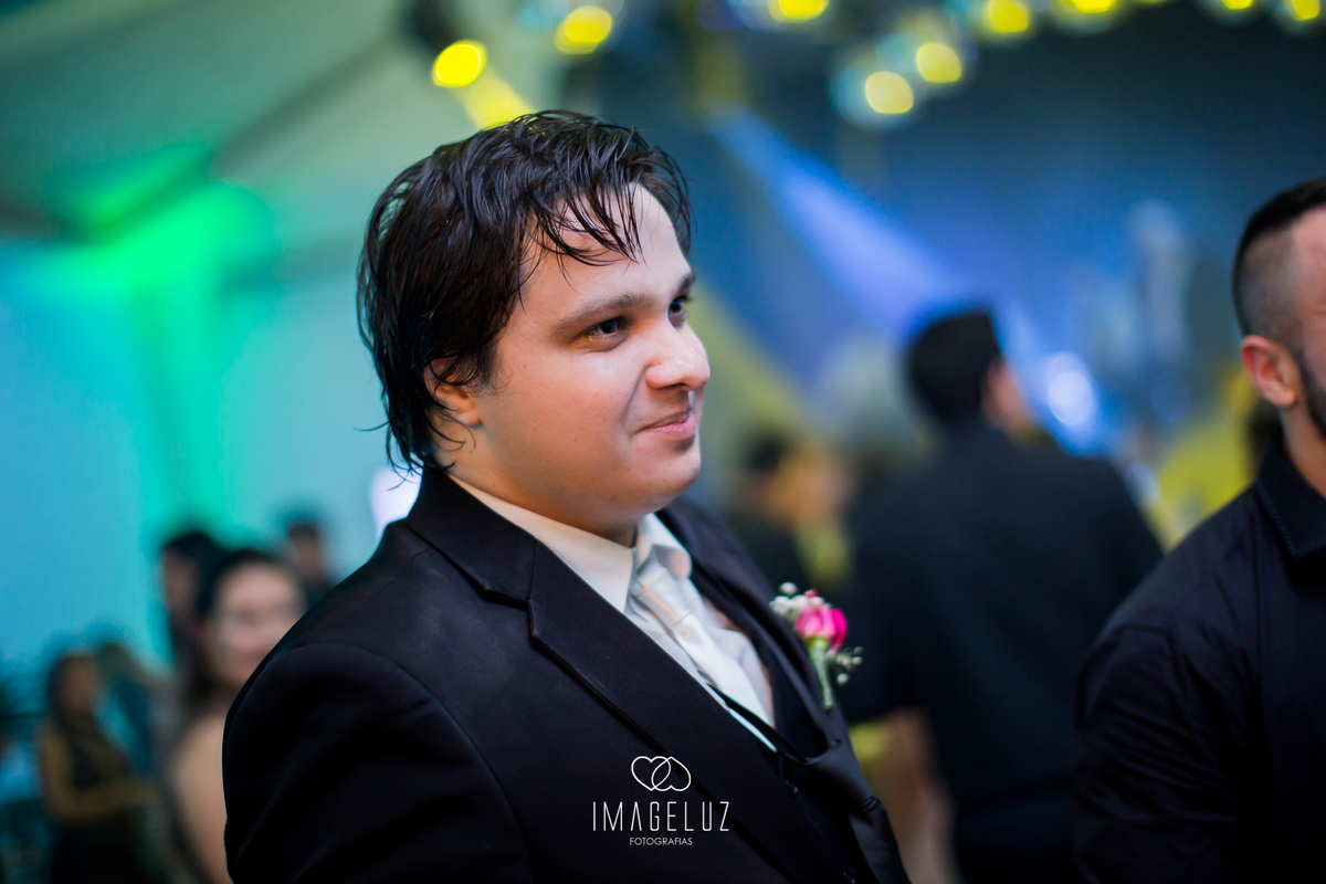 Noivo em sua festa de casamento.