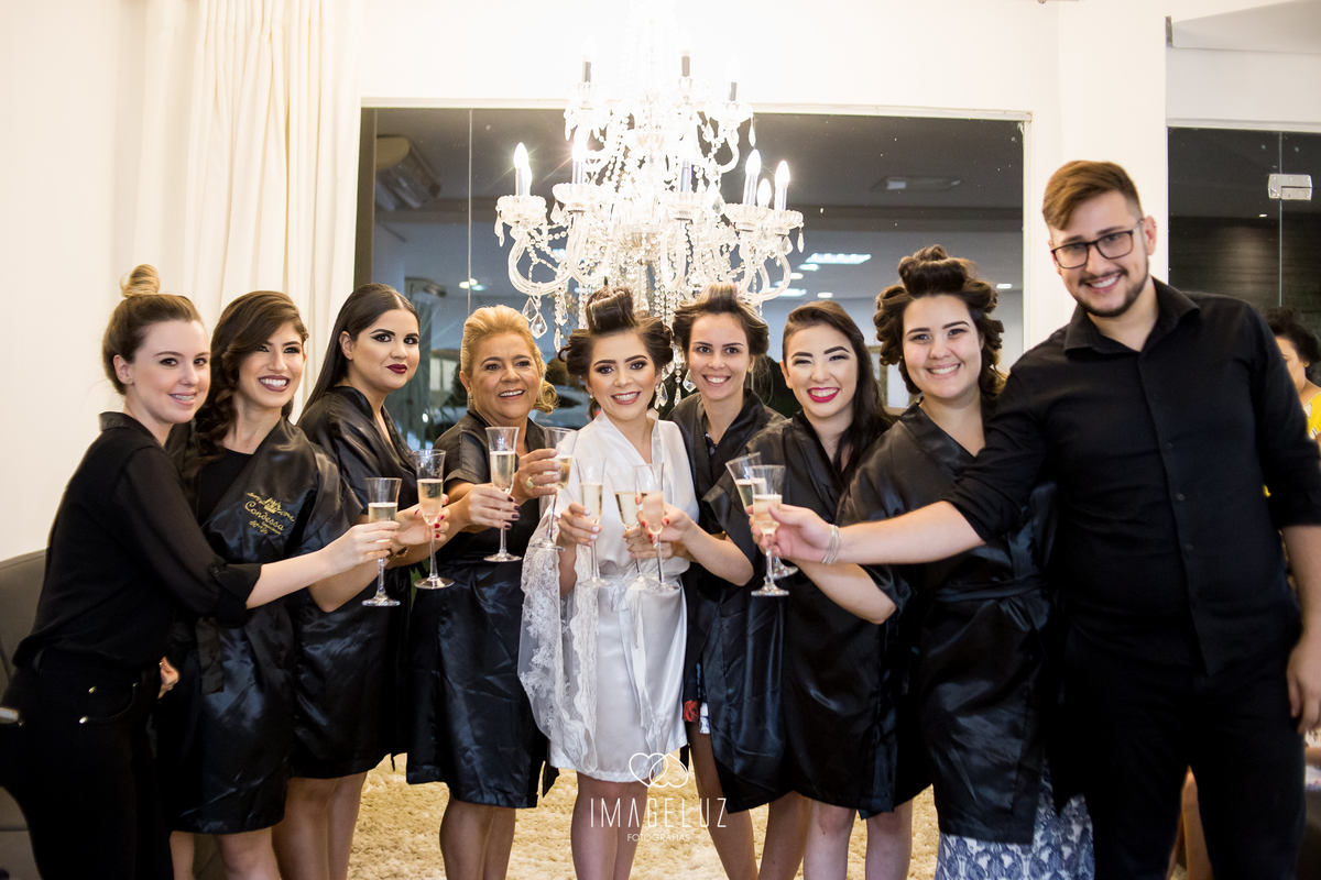 Binde da noiva e suas madrinhas em salão Condessa Corpo e Imagem.