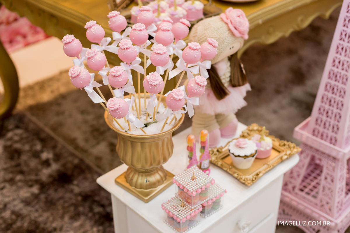 torre e pirulitos personalizados