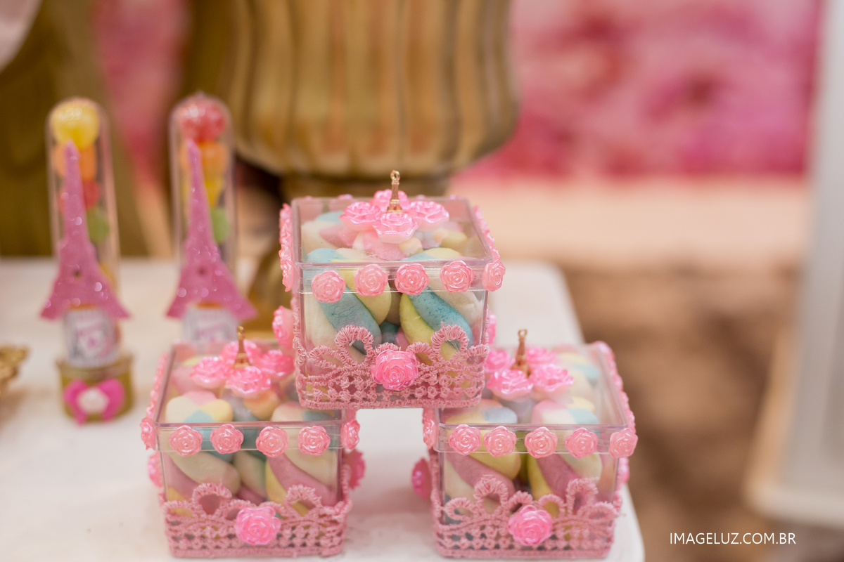 caixas ascrilicas com torre eiffel 