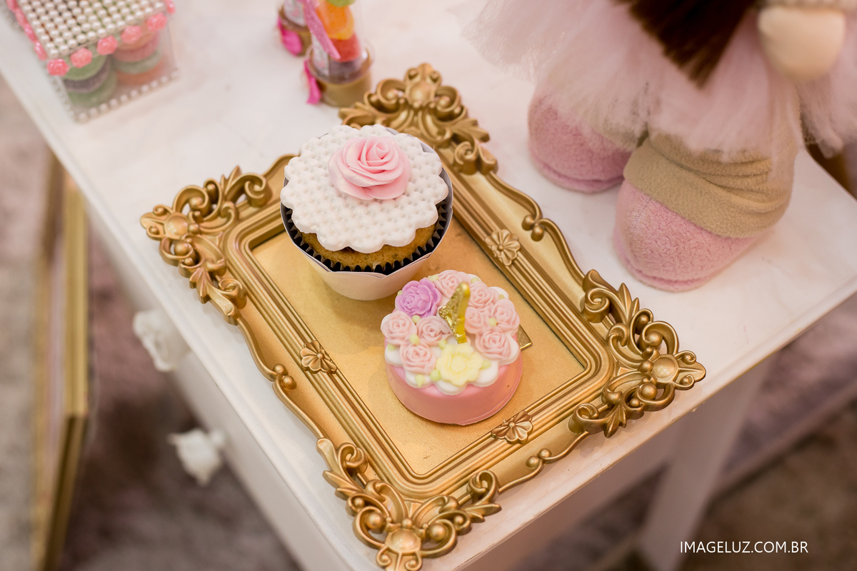 cupcake personalizado com rosa