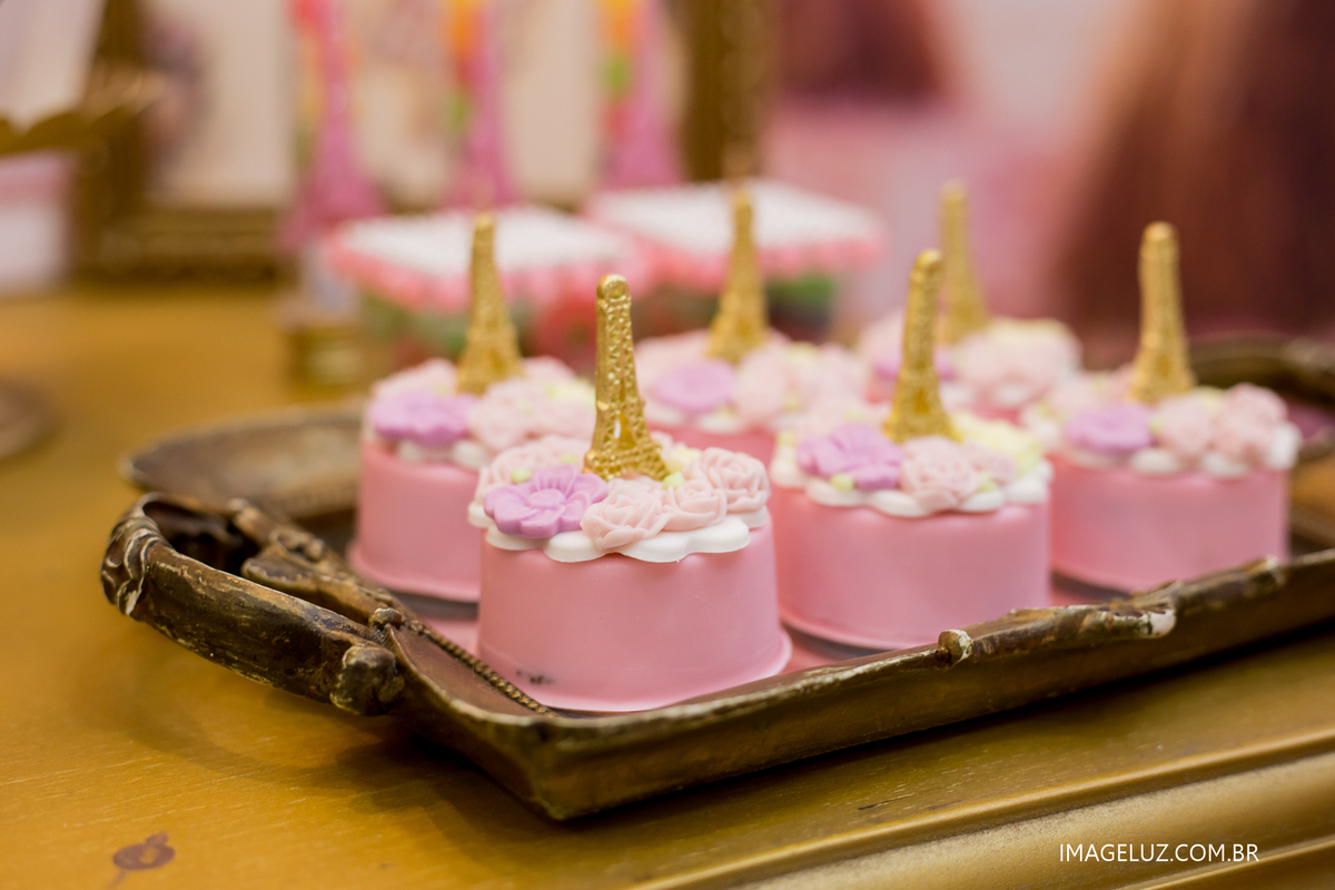 pão de mel com torre eiffel 