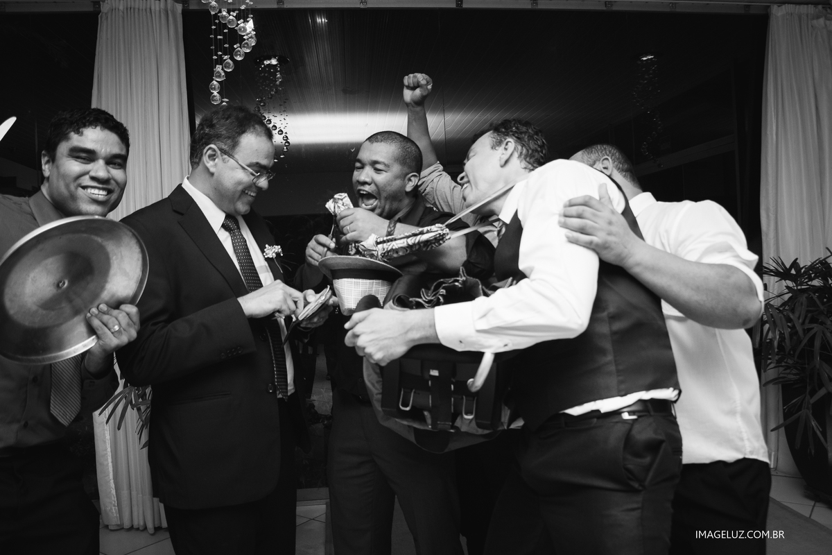 gravata do noivo animada