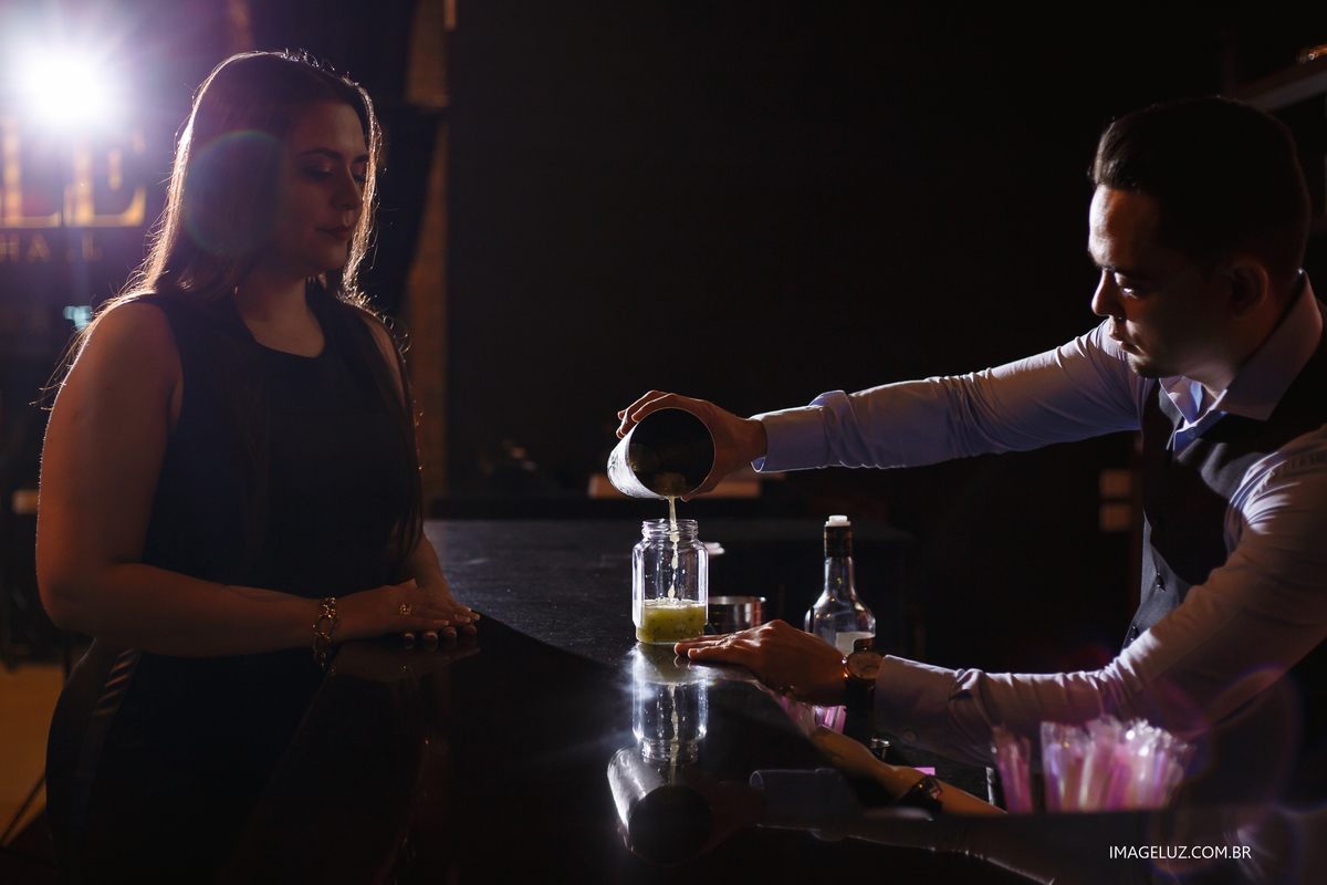 noivo preparou um drink para sua noiva