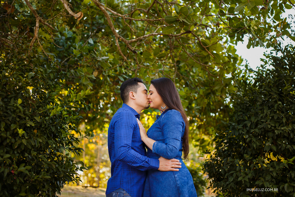 noivos se beijando