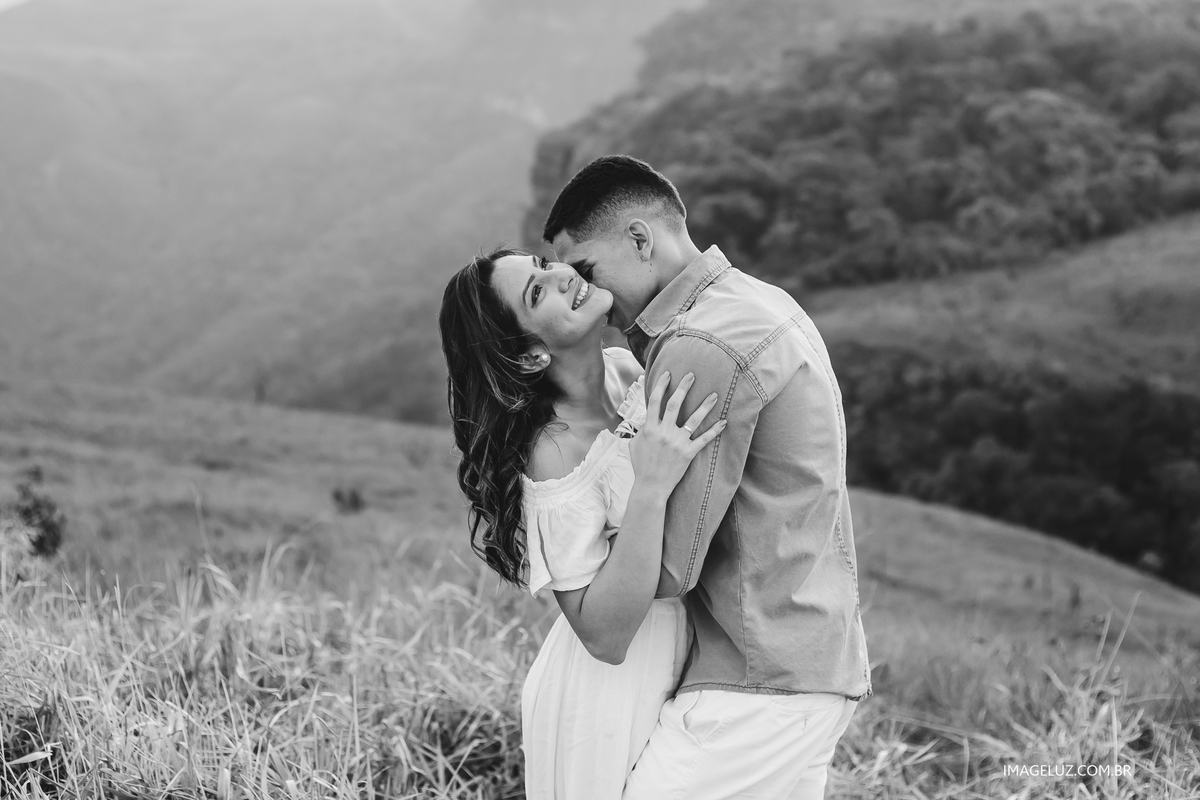 casal se divertindo em chapada dos guimarães