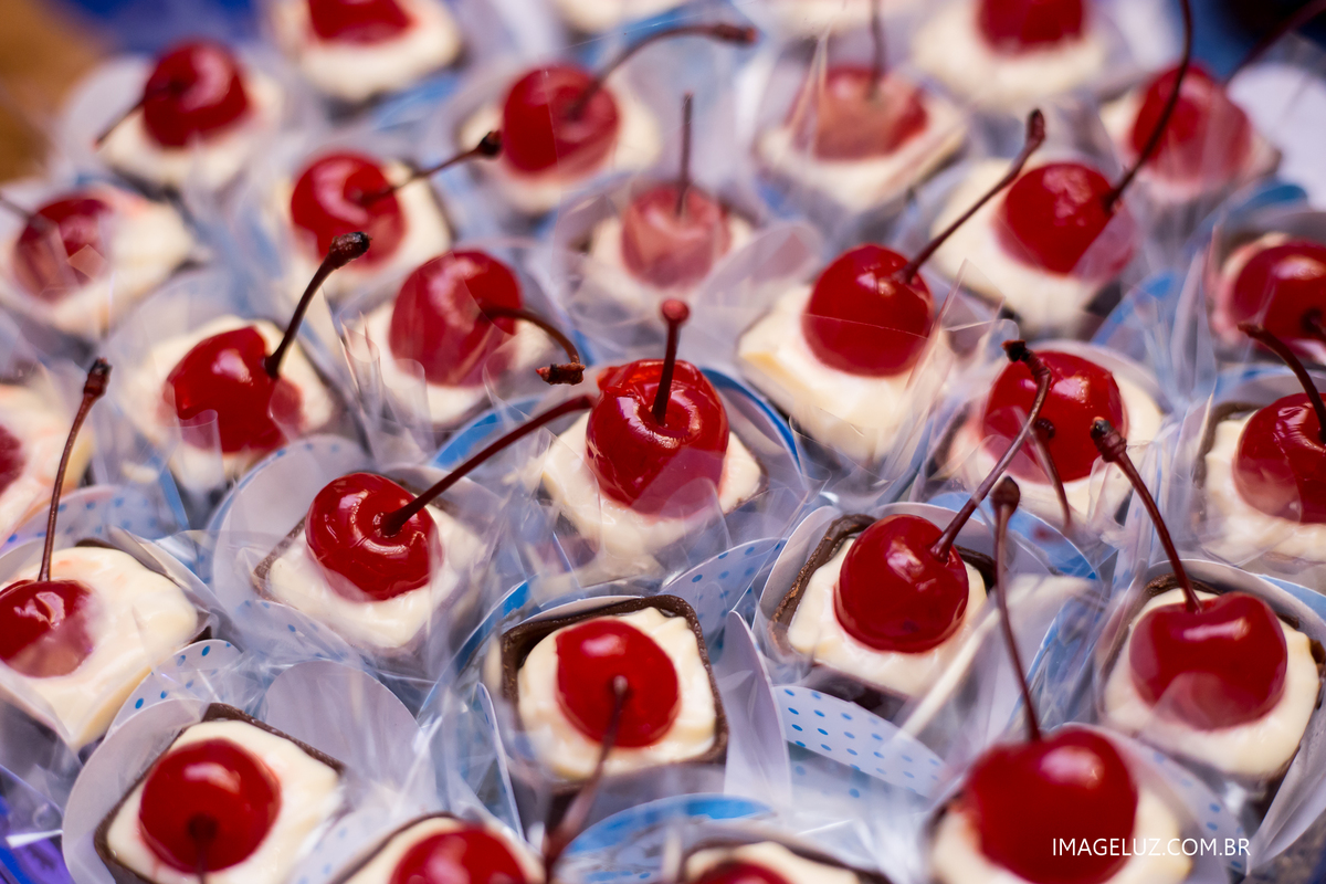 doces para festa copinho com cereja