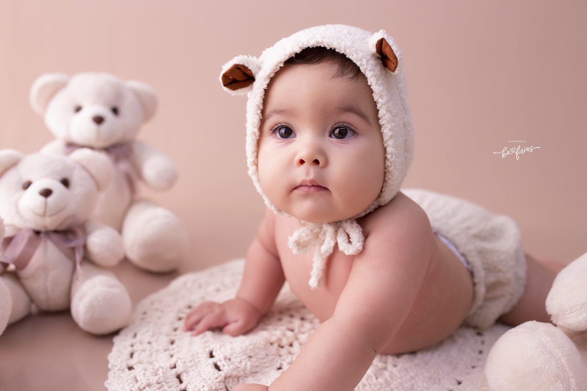 no ensaio infantil o bebe esta de bruços