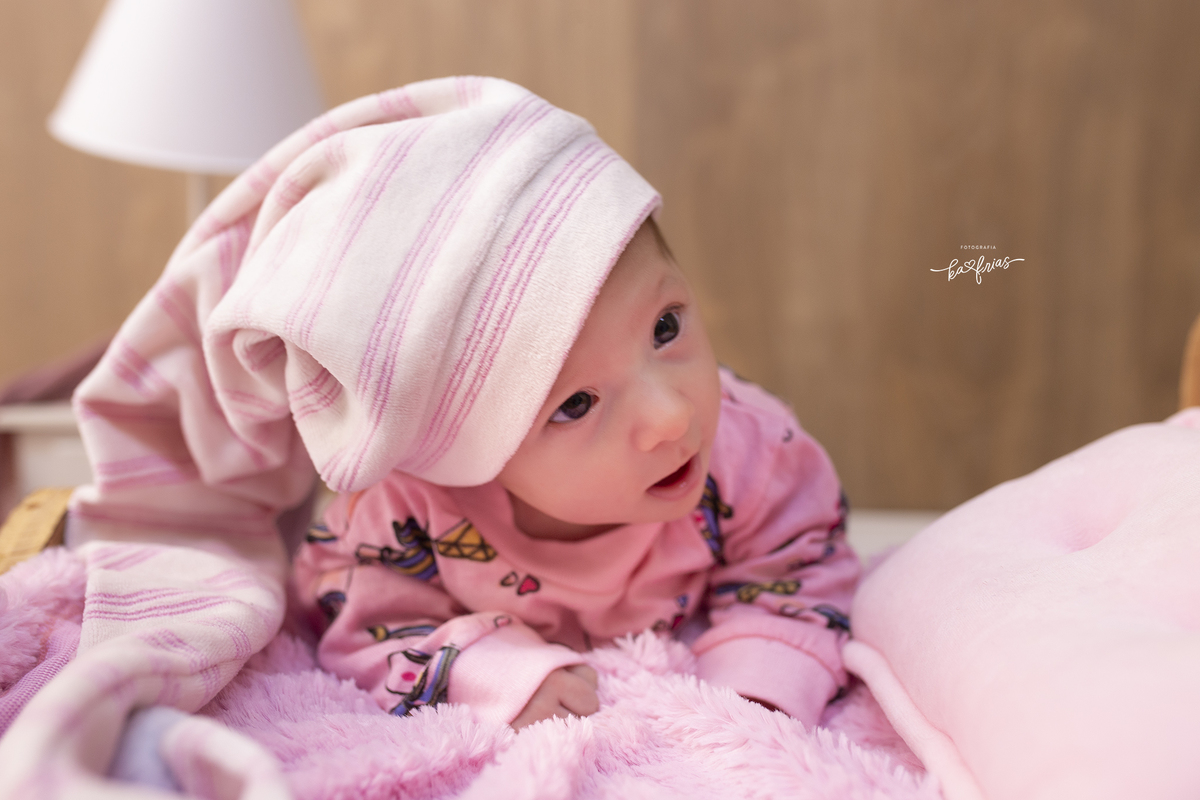 no acompanhamento mensal a bebe já se apoia a cabeça