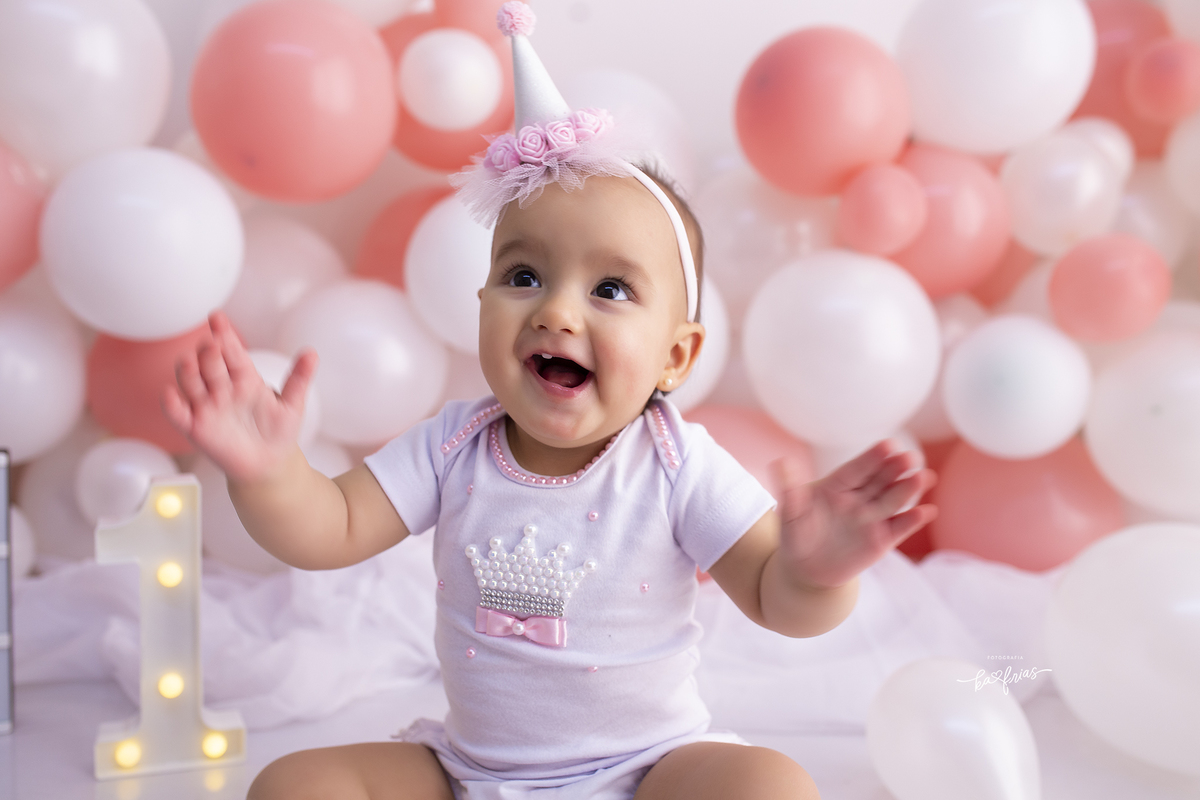 a menina sorri para a fotografa de caxias do sul, ka frias